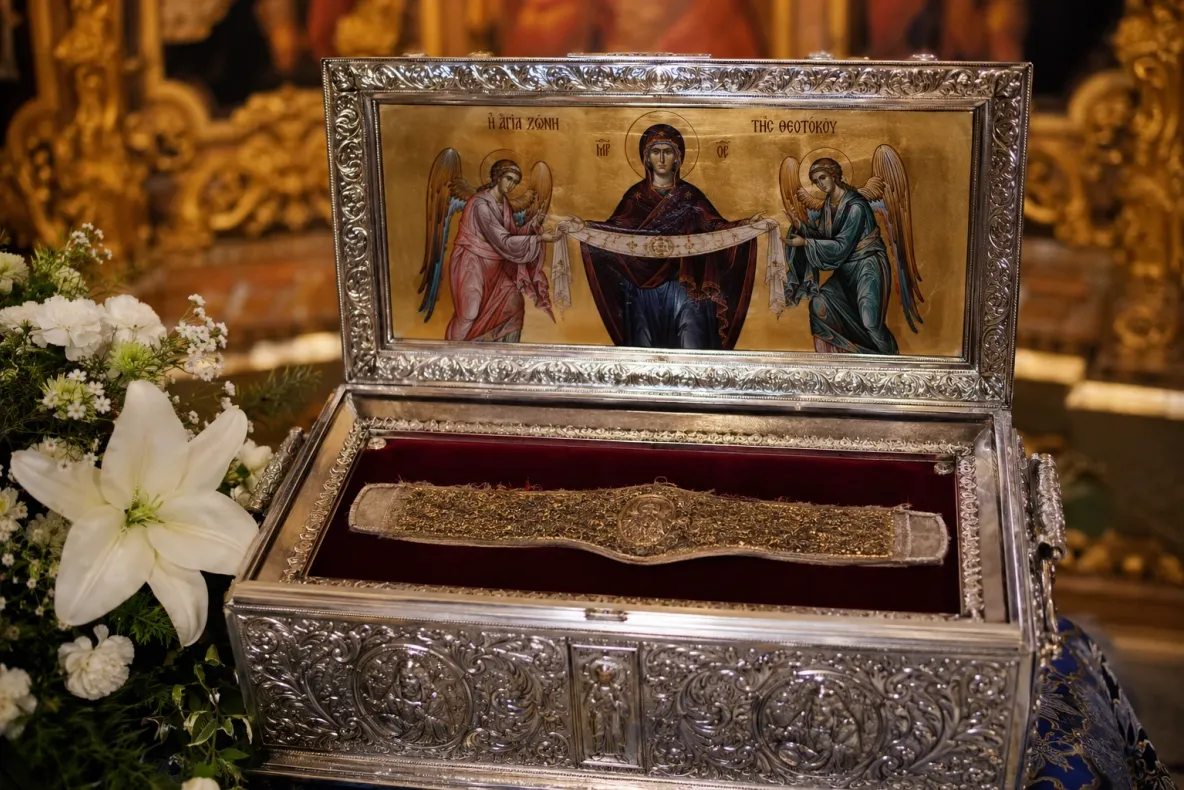 Sărbătoarea zilei 31 august: Punerea în raclă a Brâului Maicii Domnului. Cruce neagră în calendar