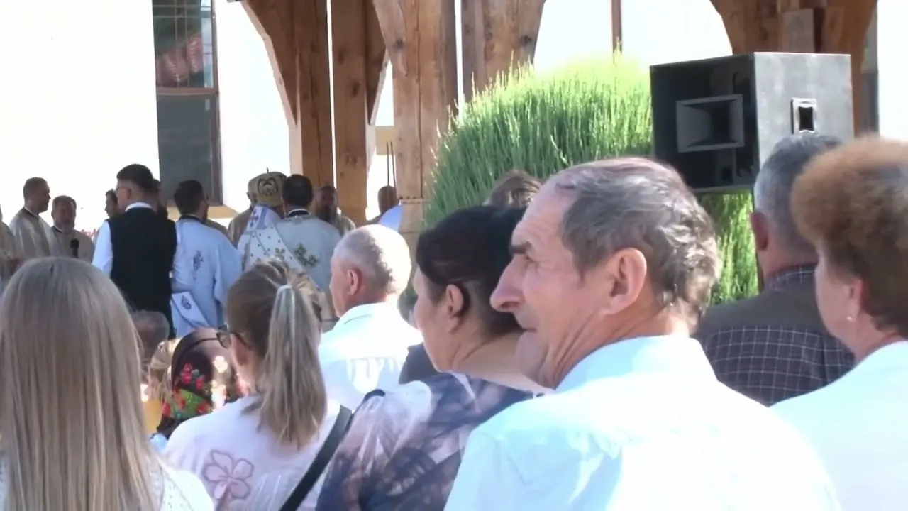 Procesiune spectaculoasă în Maramureș! Mii de oameni au refăcut traseul de pelerinaj de Adormirea Maicii Domnului