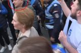 Fostul ministru al Transporturilor Radu Berceanu, huiduit și evacuat de jandarmi de la manifestația pro-Bolojan din Piața Victoriei