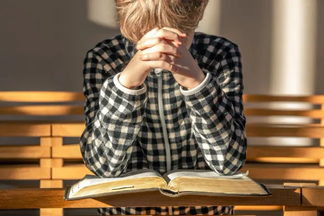 Ce se întâmplă în creier în timpul rugăciunii. Cercetătorii de la Oxford au descoperit un efect surprinzător