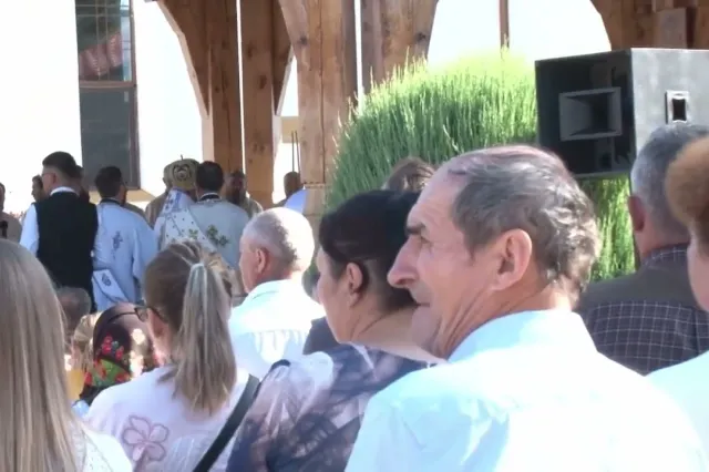 Procesiune spectaculoasă în Maramureș! Mii de oameni au refăcut traseul de pelerinaj de Adormirea Maicii Domnului